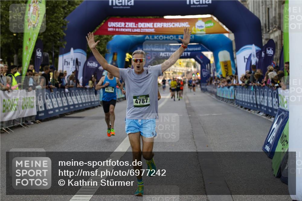 01.09.2024 - BARMER Alsterlauf Kathrin Stürmer Photography http://msf.ph/oto/6977242 01.09.2024 09:40:33 Ziel 3042, 4275, 4787, 4978 meine-sportfotos.de