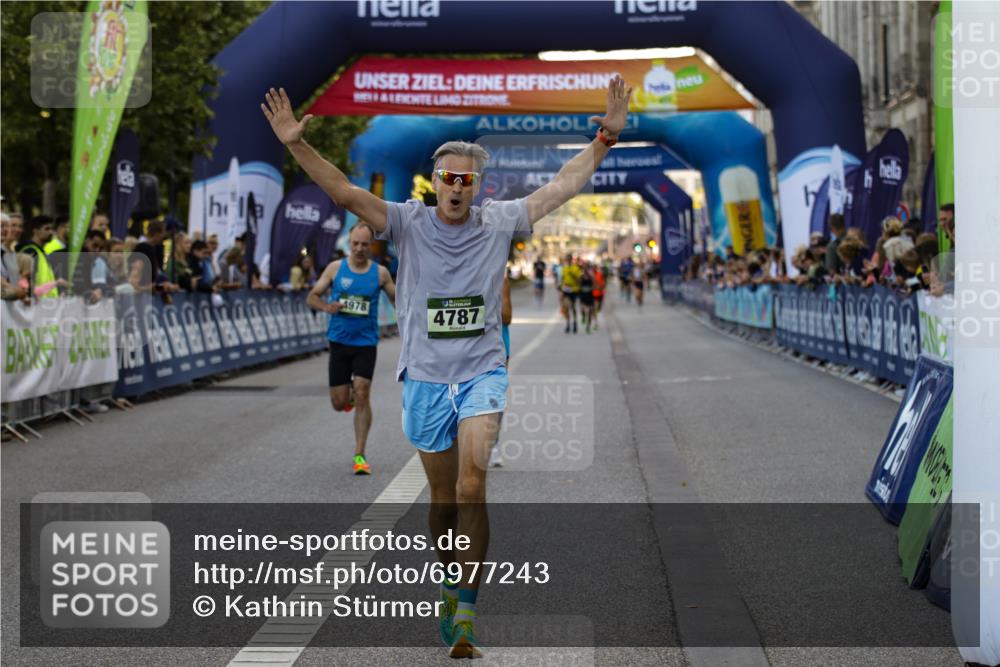 01.09.2024 - BARMER Alsterlauf Kathrin Stürmer Photography http://msf.ph/oto/6977243 01.09.2024 09:40:33 Ziel 3042, 4275, 4787, 4978 meine-sportfotos.de