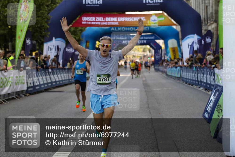 01.09.2024 - BARMER Alsterlauf Kathrin Stürmer Photography http://msf.ph/oto/6977244 01.09.2024 09:40:33 Ziel 3042, 4275, 4787, 4978 meine-sportfotos.de