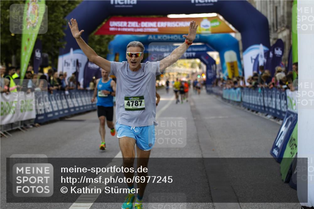 01.09.2024 - BARMER Alsterlauf Kathrin Stürmer Photography http://msf.ph/oto/6977245 01.09.2024 09:40:34 Ziel 2653, 4275, 4787, 4978 meine-sportfotos.de