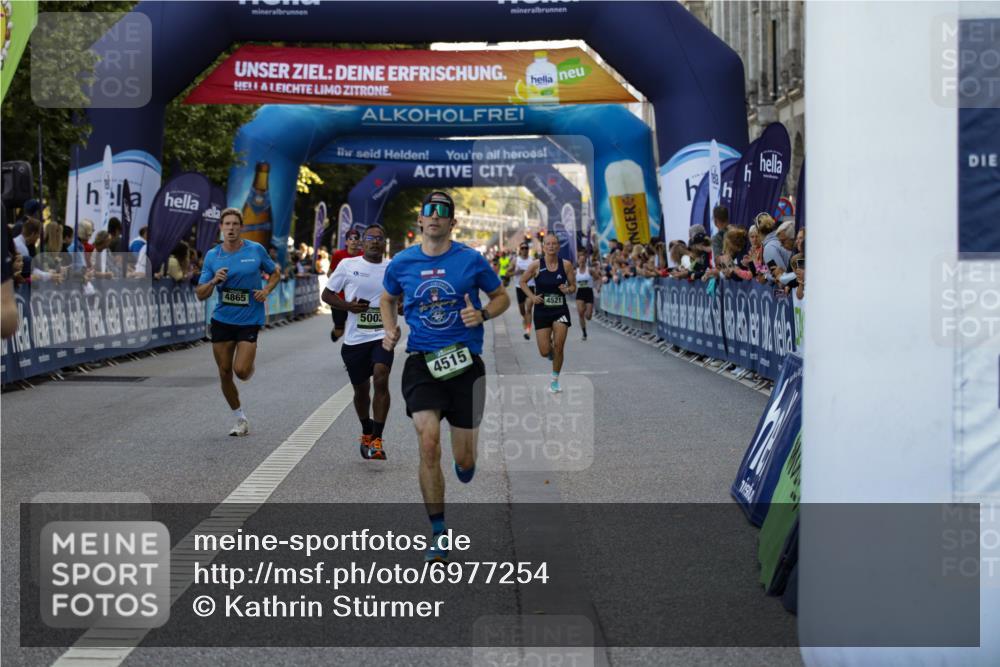 01.09.2024 - BARMER Alsterlauf Kathrin Stürmer Photography http://msf.ph/oto/6977254 01.09.2024 09:40:56 Ziel 3119, 3615, 4515, 4521, 4797, 4805, 4865, 4949, 5003, 5046, 5170, 8292 meine-sportfotos.de