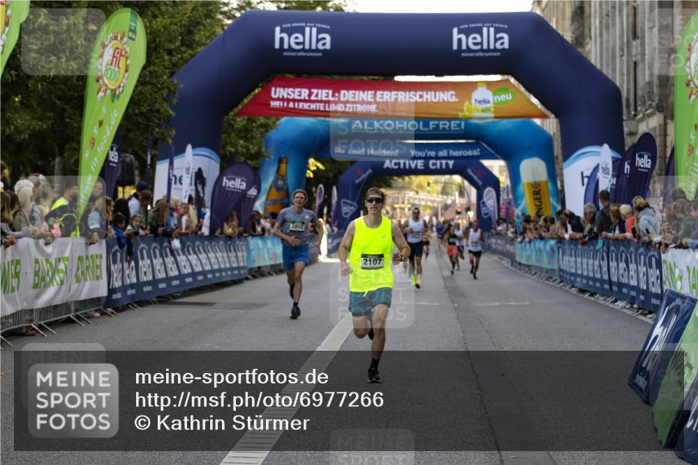 01.09.2024 - BARMER Alsterlauf Kathrin Stürmer Photography http://msf.ph/oto/6977266 01.09.2024 09:41:19 Ziel 2107, 3400, 3802, 3881, 4136, 4615 meine-sportfotos.de