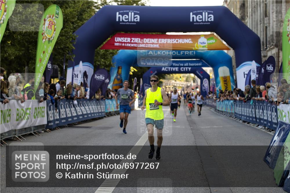 01.09.2024 - BARMER Alsterlauf Kathrin Stürmer Photography http://msf.ph/oto/6977267 01.09.2024 09:41:19 Ziel 2107, 3400, 3802, 3881, 4136, 4615 meine-sportfotos.de