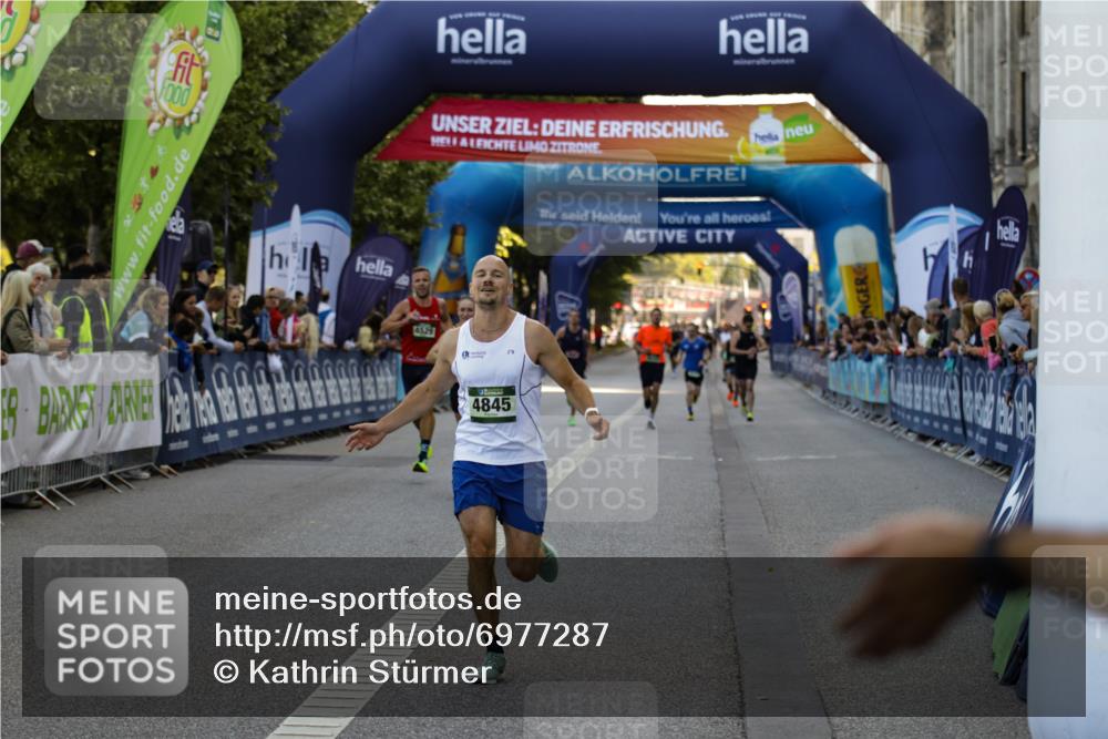 01.09.2024 - BARMER Alsterlauf Kathrin Stürmer Photography http://msf.ph/oto/6977287 01.09.2024 09:41:34 Ziel 2627, 3074, 3881, 4529, 4615, 4845, 5041, 8213, 8376 meine-sportfotos.de