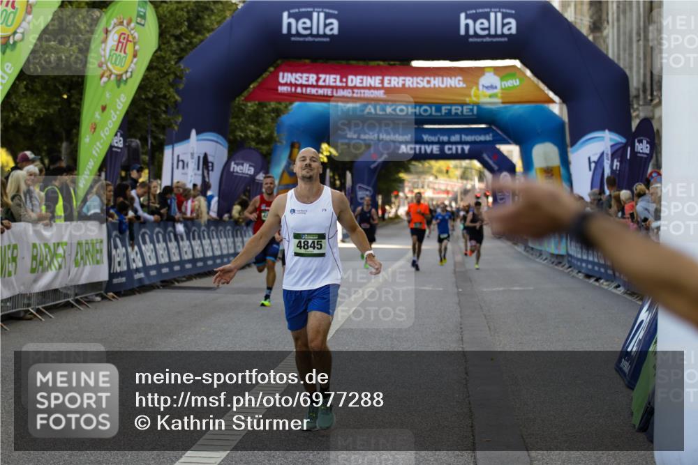 01.09.2024 - BARMER Alsterlauf Kathrin Stürmer Photography http://msf.ph/oto/6977288 01.09.2024 09:41:35 Ziel 2627, 3074, 3881, 4529, 4845, 5041, 8213, 8376 meine-sportfotos.de