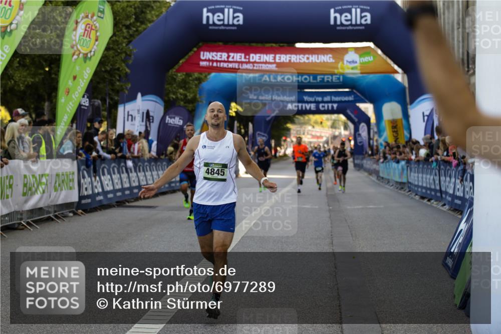 01.09.2024 - BARMER Alsterlauf Kathrin Stürmer Photography http://msf.ph/oto/6977289 01.09.2024 09:41:35 Ziel 2627, 3074, 3881, 4529, 4845, 5041, 8213, 8376 meine-sportfotos.de