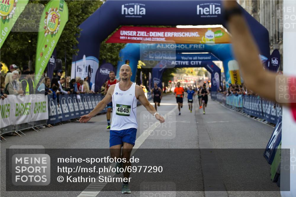 01.09.2024 - BARMER Alsterlauf Kathrin Stürmer Photography http://msf.ph/oto/6977290 01.09.2024 09:41:35 Ziel 2627, 3074, 3881, 4529, 4845, 5041, 8213, 8376 meine-sportfotos.de