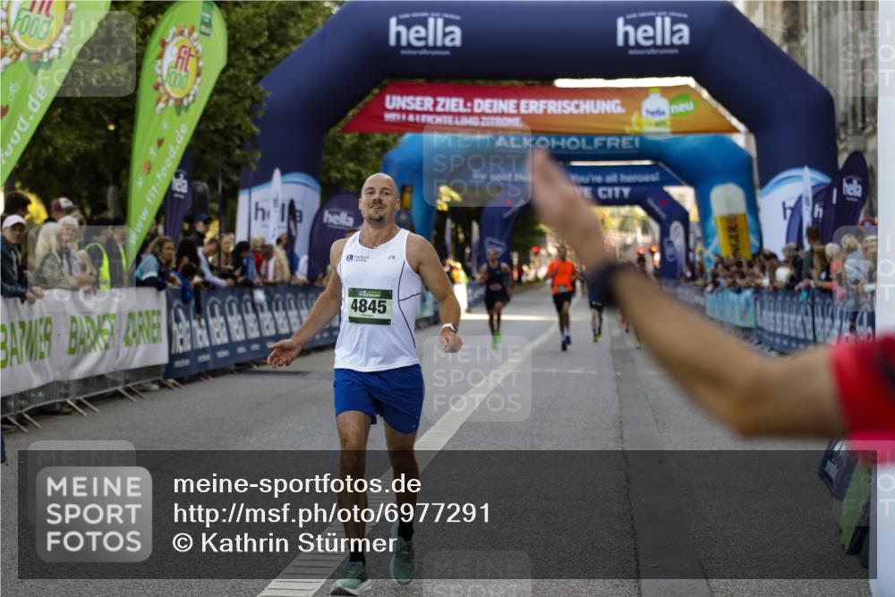 01.09.2024 - BARMER Alsterlauf Kathrin Stürmer Photography http://msf.ph/oto/6977291 01.09.2024 09:41:35 Ziel 2627, 3074, 3881, 4529, 4845, 5041, 8213, 8376 meine-sportfotos.de