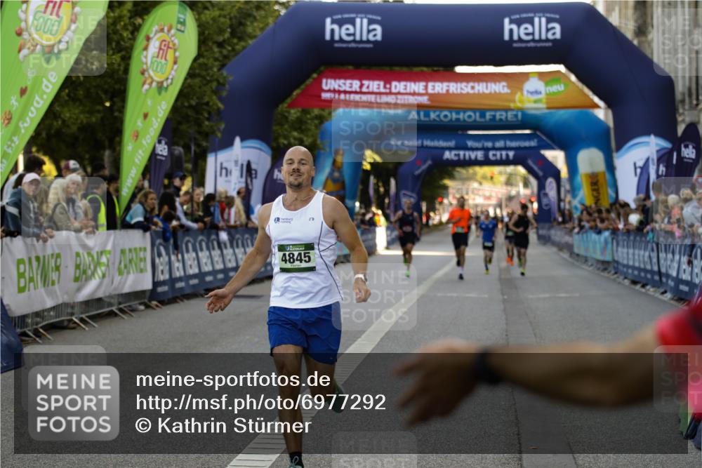 01.09.2024 - BARMER Alsterlauf Kathrin Stürmer Photography http://msf.ph/oto/6977292 01.09.2024 09:41:35 Ziel 2627, 3074, 3881, 4529, 4845, 5041, 8213, 8376 meine-sportfotos.de