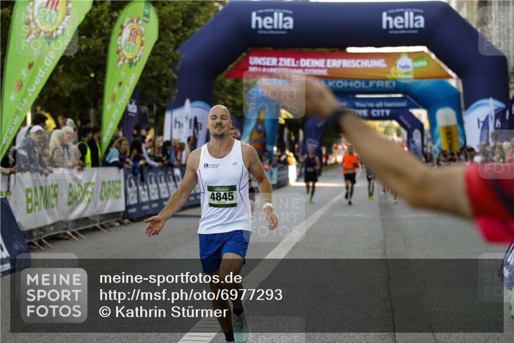01.09.2024 - BARMER Alsterlauf Kathrin Stürmer Photography http://msf.ph/oto/6977293 01.09.2024 09:41:35 Ziel 2627, 3074, 3881, 4529, 4845, 5041, 8213, 8376 meine-sportfotos.de