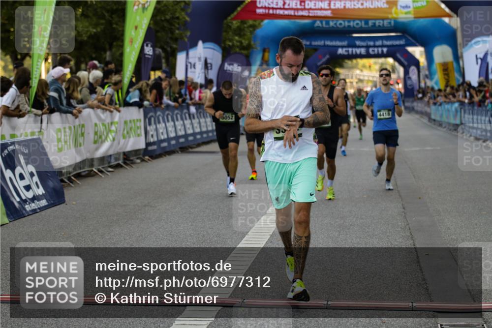01.09.2024 - BARMER Alsterlauf Kathrin Stürmer Photography http://msf.ph/oto/6977312 01.09.2024 09:41:56 Ziel 2130, 3041, 3372, 4418, 4424, 4511, 4943, 5052, 8030, 8139 meine-sportfotos.de
