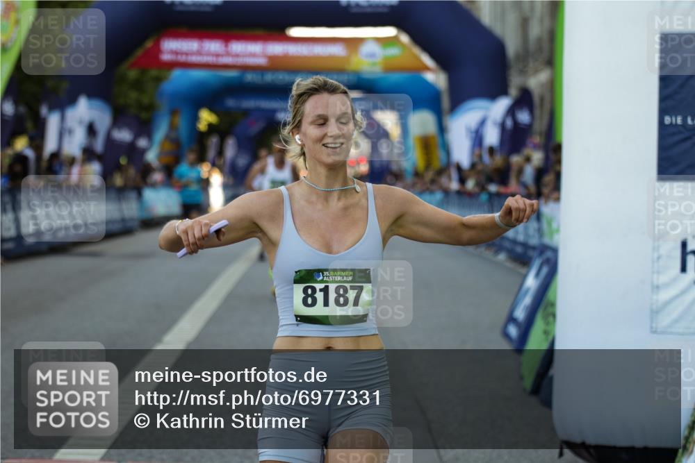01.09.2024 - BARMER Alsterlauf Kathrin Stürmer Photography http://msf.ph/oto/6977331 01.09.2024 09:42:44 Ziel 4168, 4458, 4675, 4762, 4834, 5274, 8187, 8217 meine-sportfotos.de