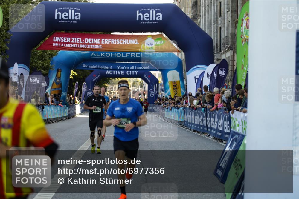 01.09.2024 - BARMER Alsterlauf Kathrin Stürmer Photography http://msf.ph/oto/6977356 01.09.2024 09:42:58 Ziel 2492, 2626, 2951, 3114, 3305, 3481, 4049, 4450, 4458, 8132, 8194 meine-sportfotos.de