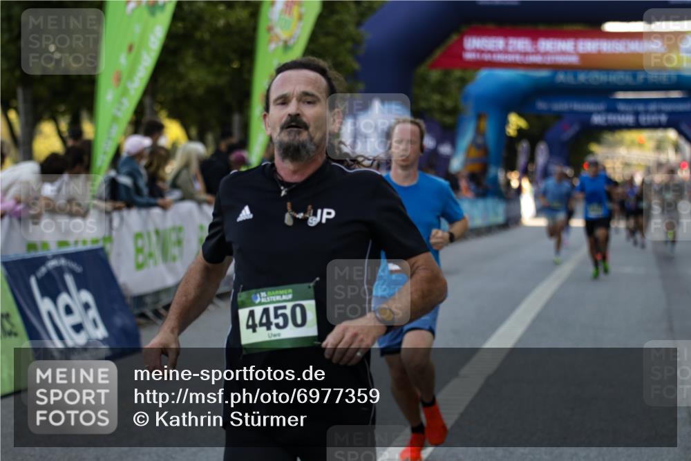 01.09.2024 - BARMER Alsterlauf Kathrin Stürmer Photography http://msf.ph/oto/6977359 01.09.2024 09:43:03 Ziel 2492, 2626, 2951, 3114, 3305, 4049, 4167, 4290, 4450, 4538, 5287, 8132, 8194, 8236, 8387 meine-sportfotos.de
