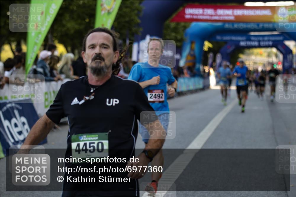 01.09.2024 - BARMER Alsterlauf Kathrin Stürmer Photography http://msf.ph/oto/6977360 01.09.2024 09:43:03 Ziel 2492, 2626, 2951, 3114, 3305, 4049, 4167, 4290, 4450, 4538, 5287, 8132, 8194, 8236, 8387 meine-sportfotos.de