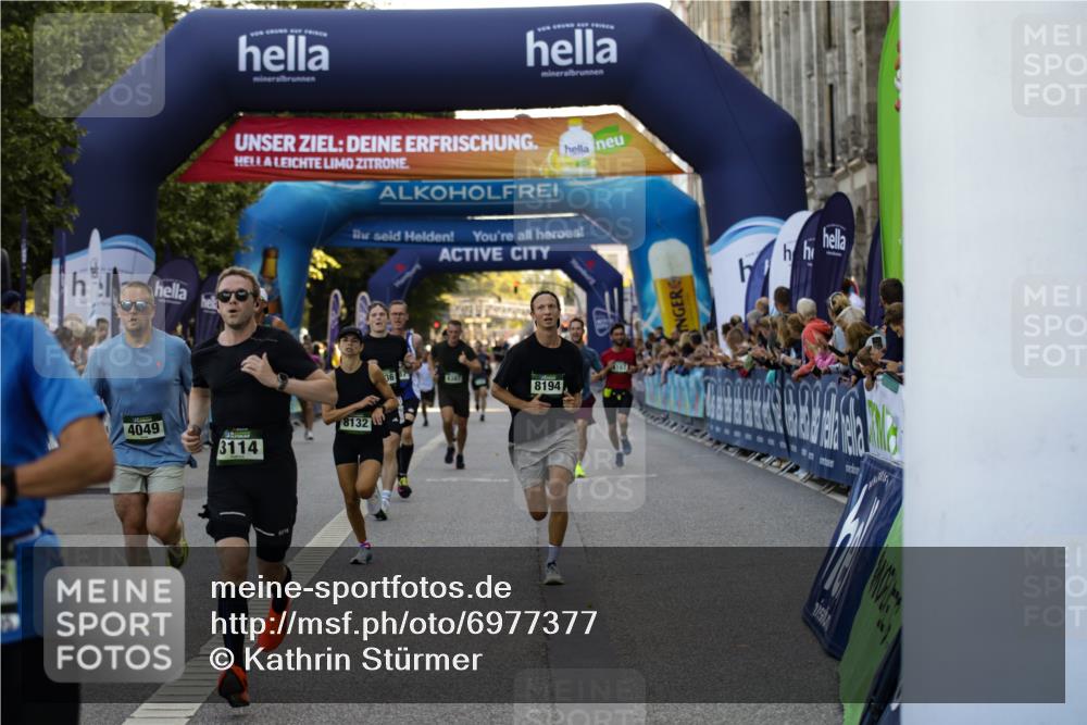 01.09.2024 - BARMER Alsterlauf Kathrin Stürmer Photography http://msf.ph/oto/6977377 01.09.2024 09:43:09 Ziel 1109, 3114, 3305, 4049, 4167, 4290, 4538, 5252, 5287, 8132, 8194, 8236, 8387 meine-sportfotos.de