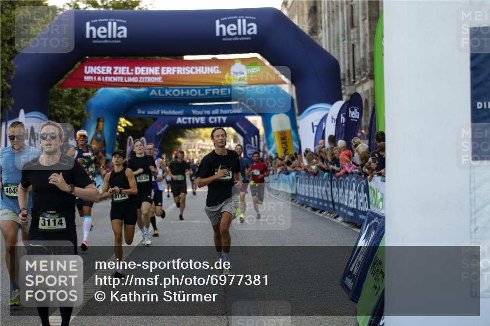01.09.2024 - BARMER Alsterlauf Kathrin Stürmer Photography http://msf.ph/oto/6977381 01.09.2024 09:43:09 Ziel 1109, 3114, 3305, 4049, 4167, 4290, 4538, 5252, 5287, 8132, 8194, 8236, 8387 meine-sportfotos.de