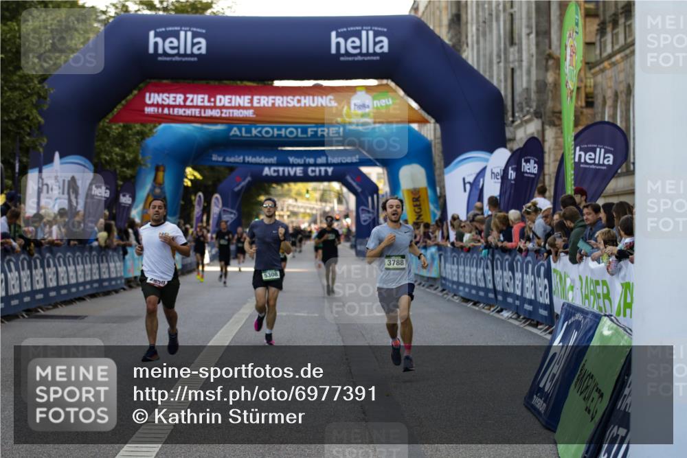 01.09.2024 - BARMER Alsterlauf Kathrin Stürmer Photography http://msf.ph/oto/6977391 01.09.2024 09:43:20 Ziel 1109, 2850, 3788, 4435, 4549, 4600, 5252, 5308 meine-sportfotos.de