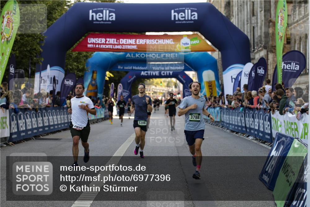 01.09.2024 - BARMER Alsterlauf Kathrin Stürmer Photography http://msf.ph/oto/6977396 01.09.2024 09:43:21 Ziel 1109, 2850, 3788, 4435, 4549, 4600, 5252, 5308 meine-sportfotos.de