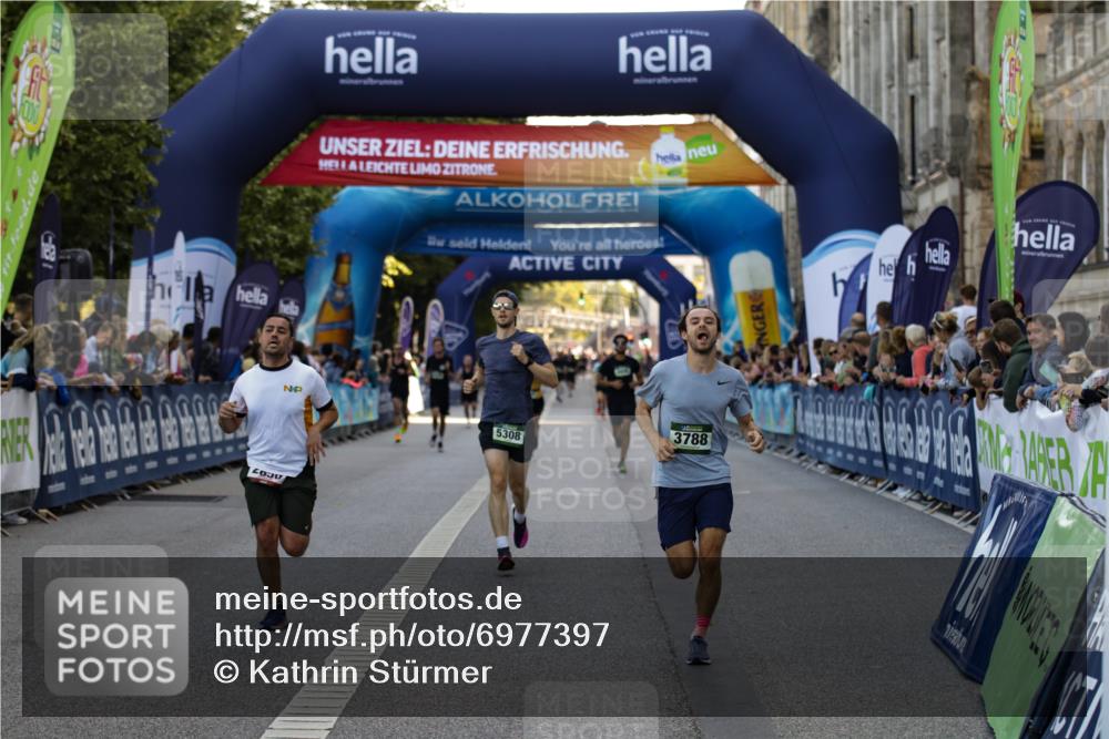 01.09.2024 - BARMER Alsterlauf Kathrin Stürmer Photography http://msf.ph/oto/6977397 01.09.2024 09:43:21 Ziel 1109, 2850, 3788, 4435, 4549, 4600, 5252, 5308 meine-sportfotos.de