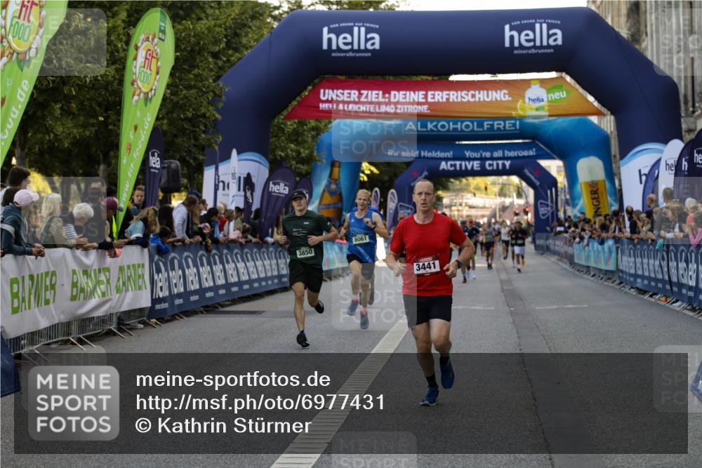01.09.2024 - BARMER Alsterlauf Kathrin Stürmer Photography http://msf.ph/oto/6977431 01.09.2024 09:43:55 Ziel 2272, 2457, 2658, 2659, 3441, 3850, 3865, 4664, 8061 meine-sportfotos.de