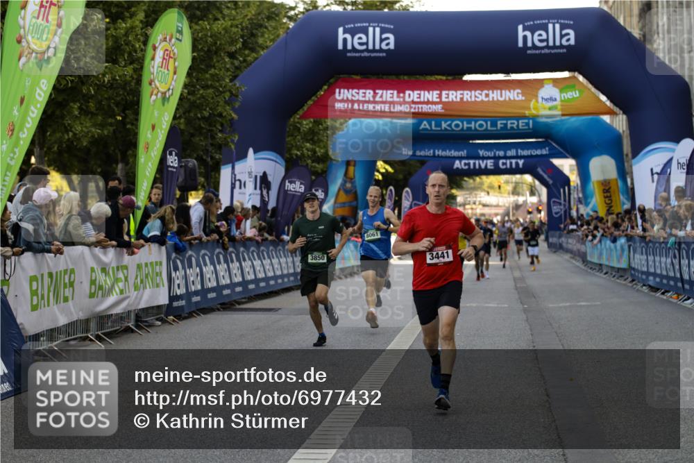 01.09.2024 - BARMER Alsterlauf Kathrin Stürmer Photography http://msf.ph/oto/6977432 01.09.2024 09:43:56 Ziel 2272, 2457, 2659, 3441, 3850, 3865, 4664, 8061 meine-sportfotos.de