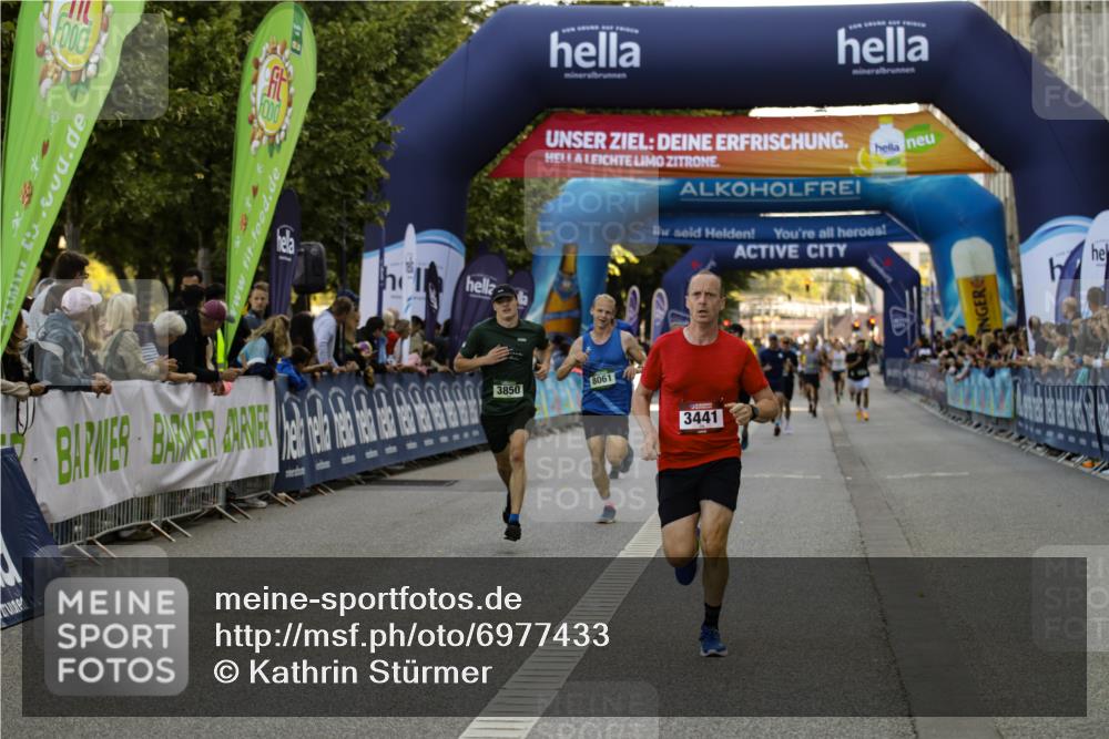 01.09.2024 - BARMER Alsterlauf Kathrin Stürmer Photography http://msf.ph/oto/6977433 01.09.2024 09:43:56 Ziel 2272, 2457, 2659, 3441, 3850, 3865, 4664, 8061 meine-sportfotos.de