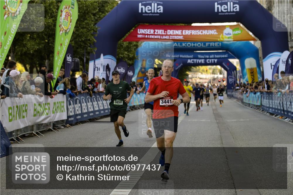 01.09.2024 - BARMER Alsterlauf Kathrin Stürmer Photography http://msf.ph/oto/6977437 01.09.2024 09:43:56 Ziel 2272, 2457, 2659, 3441, 3850, 3865, 4664, 8061 meine-sportfotos.de