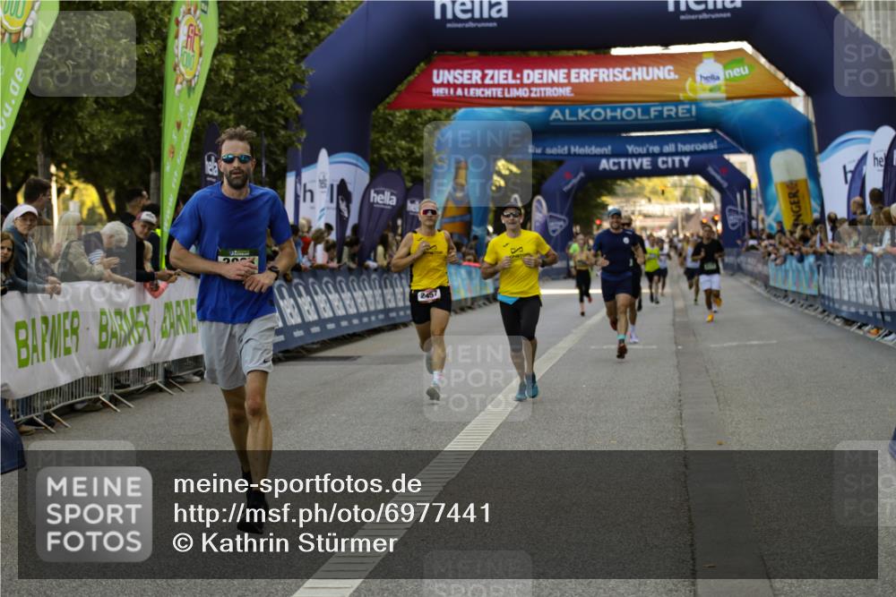 01.09.2024 - BARMER Alsterlauf Kathrin Stürmer Photography http://msf.ph/oto/6977441 01.09.2024 09:44:01 Ziel 2272, 2457, 2502, 2659, 2724, 3016, 3763, 3850, 3865, 4664, 4777, 8061, 8288 meine-sportfotos.de