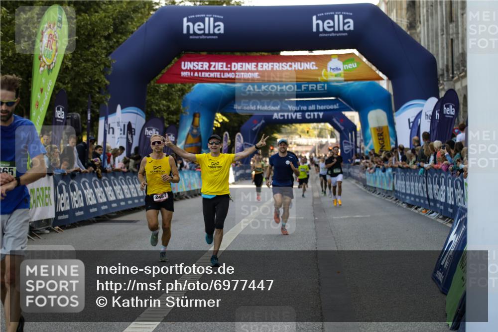 01.09.2024 - BARMER Alsterlauf Kathrin Stürmer Photography http://msf.ph/oto/6977447 01.09.2024 09:44:02 Ziel 2272, 2457, 2502, 2659, 2724, 3016, 3763, 3865, 4664, 4777, 4840, 8061, 8288 meine-sportfotos.de