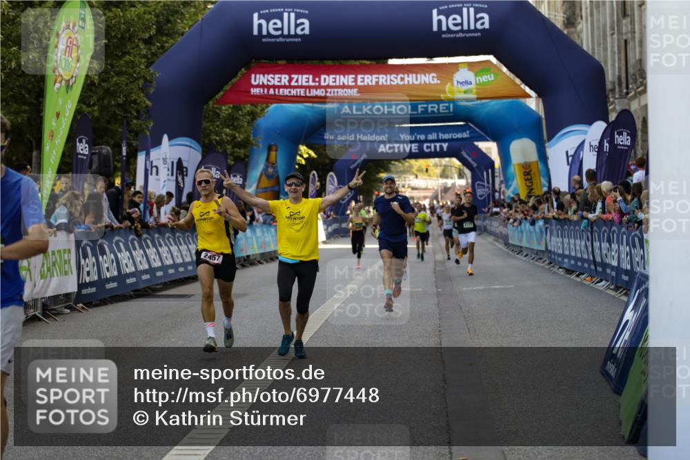01.09.2024 - BARMER Alsterlauf Kathrin Stürmer Photography http://msf.ph/oto/6977448 01.09.2024 09:44:02 Ziel 2272, 2457, 2502, 2659, 2724, 3016, 3763, 3865, 4664, 4777, 4840, 8061, 8288 meine-sportfotos.de