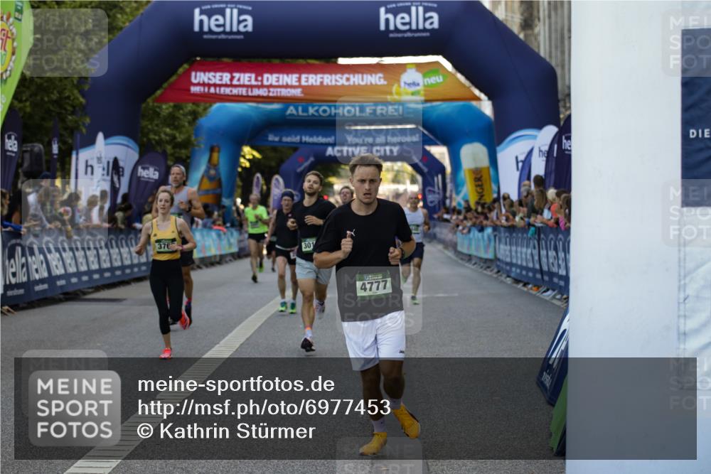 01.09.2024 - BARMER Alsterlauf Kathrin Stürmer Photography http://msf.ph/oto/6977453 01.09.2024 09:44:09 Ziel 2256, 2268, 2272, 2502, 2724, 3016, 3151, 3463, 3763, 4166, 4664, 4777, 4840, 5093, 8075, 8155, 8288 meine-sportfotos.de