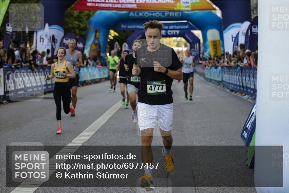 01.09.2024 - BARMER Alsterlauf Kathrin Stürmer Photography http://msf.ph/oto/6977457 01.09.2024 09:44:10 Ziel 2256, 2268, 2502, 2724, 3016, 3151, 3463, 3763, 4166, 4664, 4777, 4840, 5093, 8075, 8155, 8288 meine-sportfotos.de