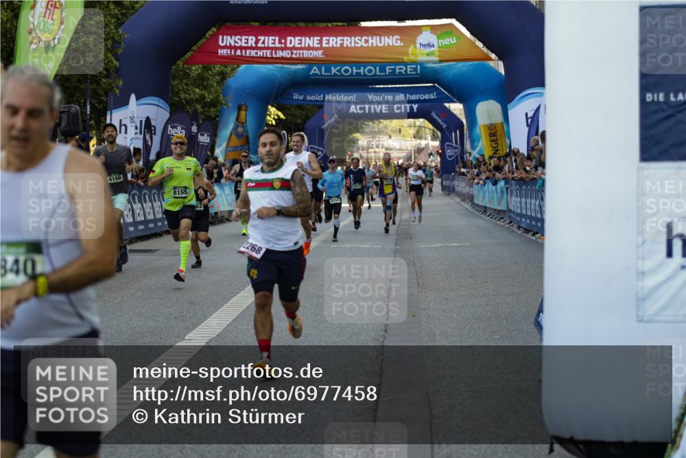 01.09.2024 - BARMER Alsterlauf Kathrin Stürmer Photography http://msf.ph/oto/6977458 01.09.2024 09:44:17 Ziel 2017, 2256, 2268, 2424, 2502, 2724, 2971, 3151, 3463, 3733, 3825, 4166, 4174, 4310, 4407, 4831, 4840, 4859, 5093, 8075, 8155, 8266 meine-sportfotos.de