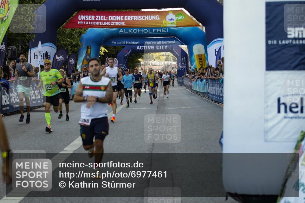 01.09.2024 - BARMER Alsterlauf Kathrin Stürmer Photography http://msf.ph/oto/6977461 01.09.2024 09:44:18 Ziel 2017, 2256, 2268, 2424, 2971, 3151, 3463, 3733, 3825, 4166, 4174, 4310, 4407, 4831, 4840, 4859, 5093, 8075, 8155, 8266 meine-sportfotos.de