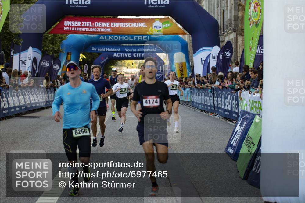 01.09.2024 - BARMER Alsterlauf Kathrin Stürmer Photography http://msf.ph/oto/6977465 01.09.2024 09:44:24 Ziel 2017, 2257, 2424, 2971, 3151, 3273, 3463, 3466, 3495, 3733, 3825, 3919, 4166, 4174, 4310, 4407, 4685, 4831, 4859, 5197, 8264, 8266 meine-sportfotos.de