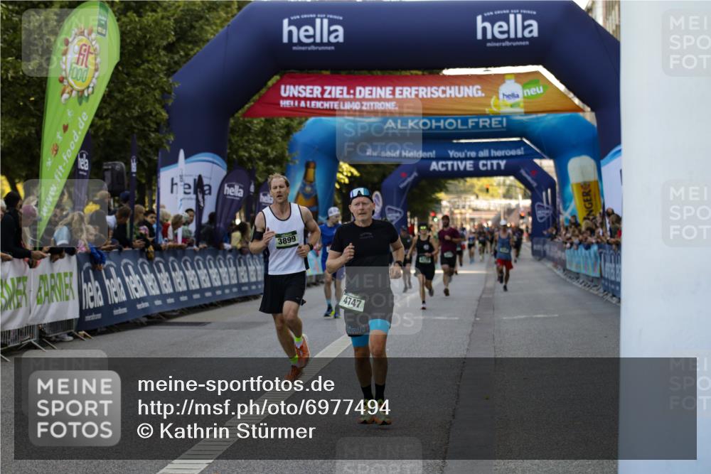 01.09.2024 - BARMER Alsterlauf Kathrin Stürmer Photography http://msf.ph/oto/6977494 01.09.2024 09:44:46 Ziel 2021, 2407, 3806, 3814, 3899, 4040, 4377, 4747, 4772, 4987, 8280 meine-sportfotos.de
