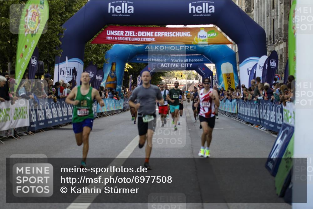 01.09.2024 - BARMER Alsterlauf Kathrin Stürmer Photography http://msf.ph/oto/6977508 01.09.2024 09:45:01 Ziel 2104, 2708, 3132, 3215, 3290, 3503, 3597, 3756, 4040, 4644, 5089, 5100, 5247, 5279 meine-sportfotos.de