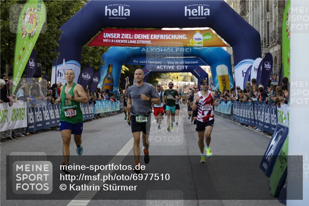 01.09.2024 - BARMER Alsterlauf Kathrin Stürmer Photography http://msf.ph/oto/6977510 01.09.2024 09:45:01 Ziel 2104, 2708, 3132, 3215, 3290, 3503, 3597, 3756, 4040, 4644, 5089, 5100, 5247, 5279 meine-sportfotos.de