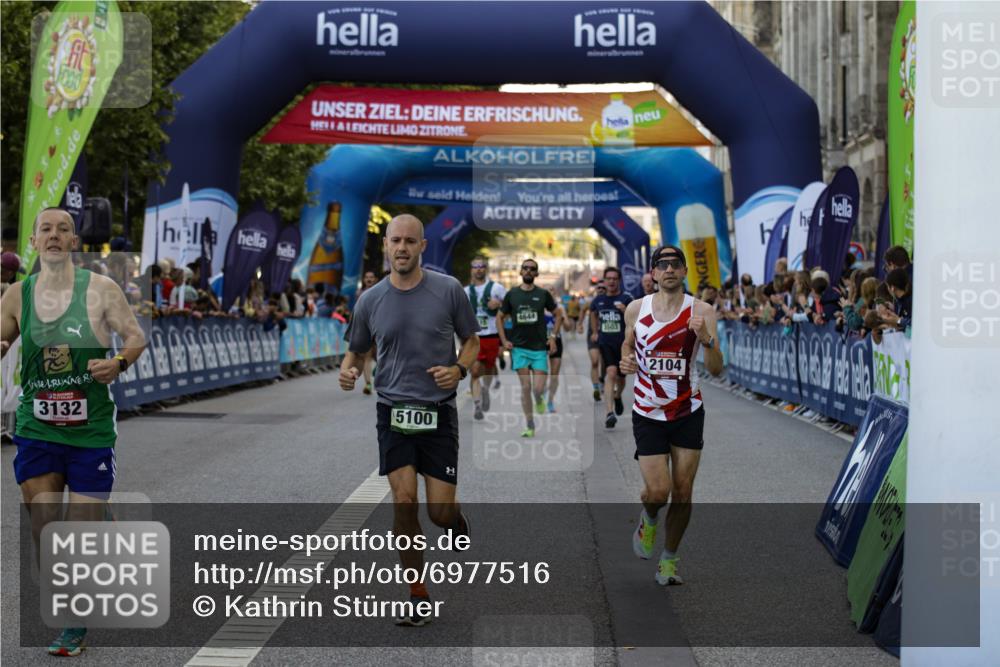 01.09.2024 - BARMER Alsterlauf Kathrin Stürmer Photography http://msf.ph/oto/6977516 01.09.2024 09:45:02 Ziel 2104, 2708, 3132, 3215, 3290, 3503, 3597, 3756, 4328, 4644, 5089, 5100, 5247, 5279 meine-sportfotos.de