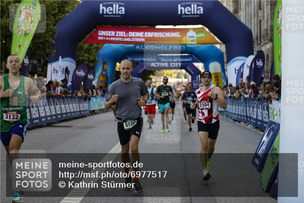 01.09.2024 - BARMER Alsterlauf Kathrin Stürmer Photography http://msf.ph/oto/6977517 01.09.2024 09:45:02 Ziel 2104, 2708, 3132, 3215, 3290, 3503, 3597, 3756, 4328, 4644, 5089, 5100, 5247, 5279 meine-sportfotos.de