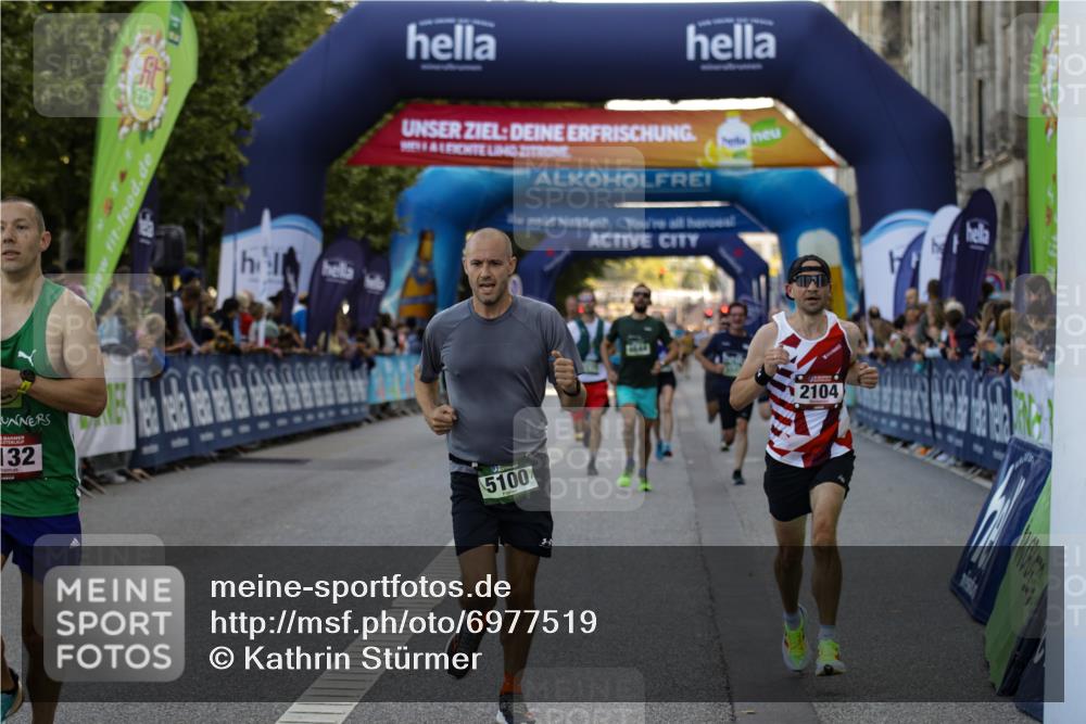01.09.2024 - BARMER Alsterlauf Kathrin Stürmer Photography http://msf.ph/oto/6977519 01.09.2024 09:45:03 Ziel 2104, 2708, 3132, 3215, 3290, 3503, 3597, 3756, 4143, 4328, 4368, 4644, 5089, 5100, 5247, 5279 meine-sportfotos.de