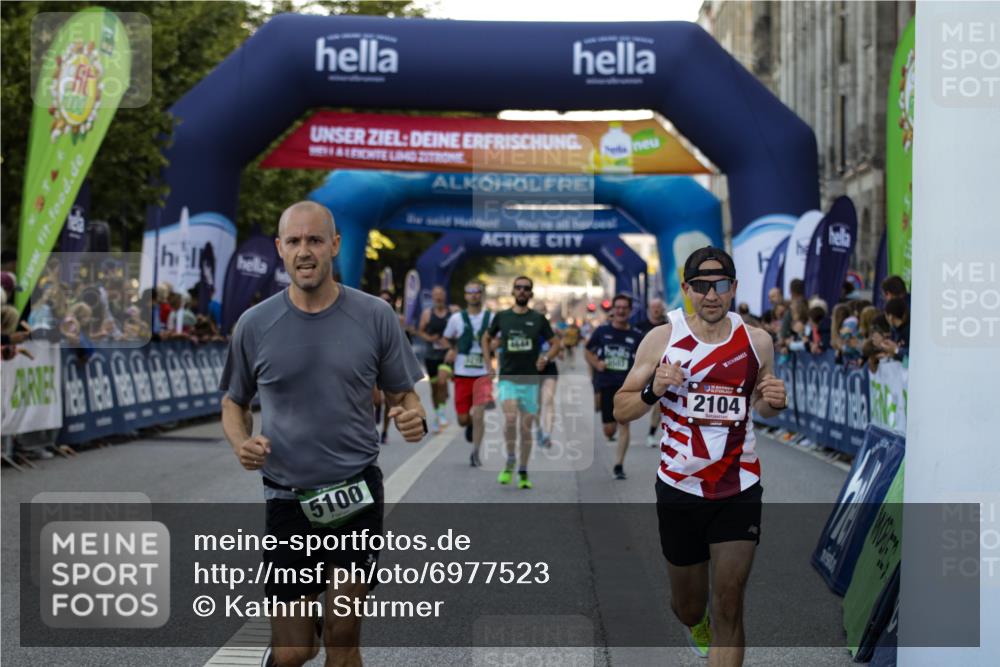 01.09.2024 - BARMER Alsterlauf Kathrin Stürmer Photography http://msf.ph/oto/6977523 01.09.2024 09:45:03 Ziel 2104, 2708, 3132, 3215, 3290, 3503, 3597, 3756, 4143, 4328, 4368, 4644, 5089, 5100, 5247, 5279 meine-sportfotos.de