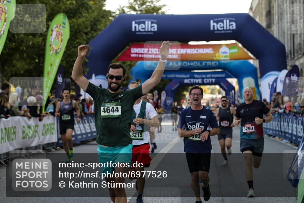 01.09.2024 - BARMER Alsterlauf Kathrin Stürmer Photography http://msf.ph/oto/6977526 01.09.2024 09:45:07 Ziel 2708, 3215, 3290, 3503, 3545, 3597, 3756, 4143, 4328, 4368, 4644, 5089, 5151, 5247, 5279, 8099 meine-sportfotos.de