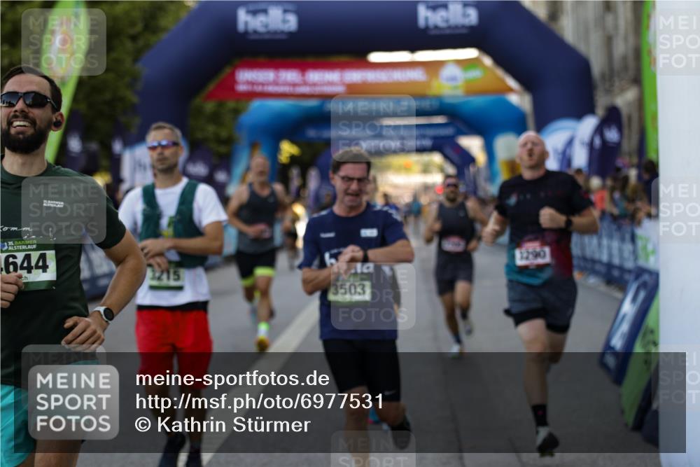 01.09.2024 - BARMER Alsterlauf Kathrin Stürmer Photography http://msf.ph/oto/6977531 01.09.2024 09:45:08 Ziel 2708, 3215, 3290, 3503, 3520, 3545, 3597, 3756, 4143, 4328, 4368, 4493, 4644, 5089, 5151, 5247, 5279, 8099 meine-sportfotos.de