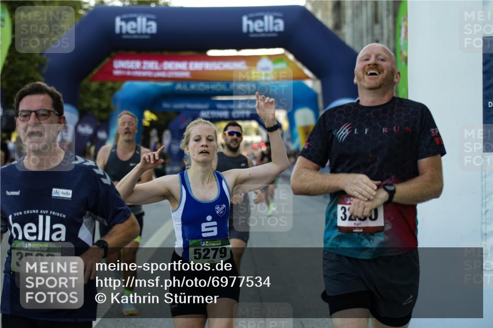 01.09.2024 - BARMER Alsterlauf Kathrin Stürmer Photography http://msf.ph/oto/6977534 01.09.2024 09:45:09 Ziel 2708, 3215, 3290, 3503, 3520, 3545, 3597, 3756, 4143, 4328, 4368, 4493, 4644, 5089, 5151, 5247, 5279, 8099 meine-sportfotos.de