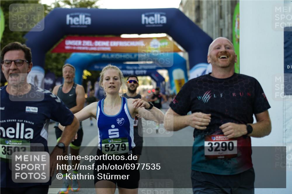 01.09.2024 - BARMER Alsterlauf Kathrin Stürmer Photography http://msf.ph/oto/6977535 01.09.2024 09:45:10 Ziel 2708, 3215, 3290, 3474, 3503, 3520, 3545, 3597, 3756, 4143, 4328, 4368, 4493, 4644, 5089, 5151, 5247, 5279, 8099 meine-sportfotos.de