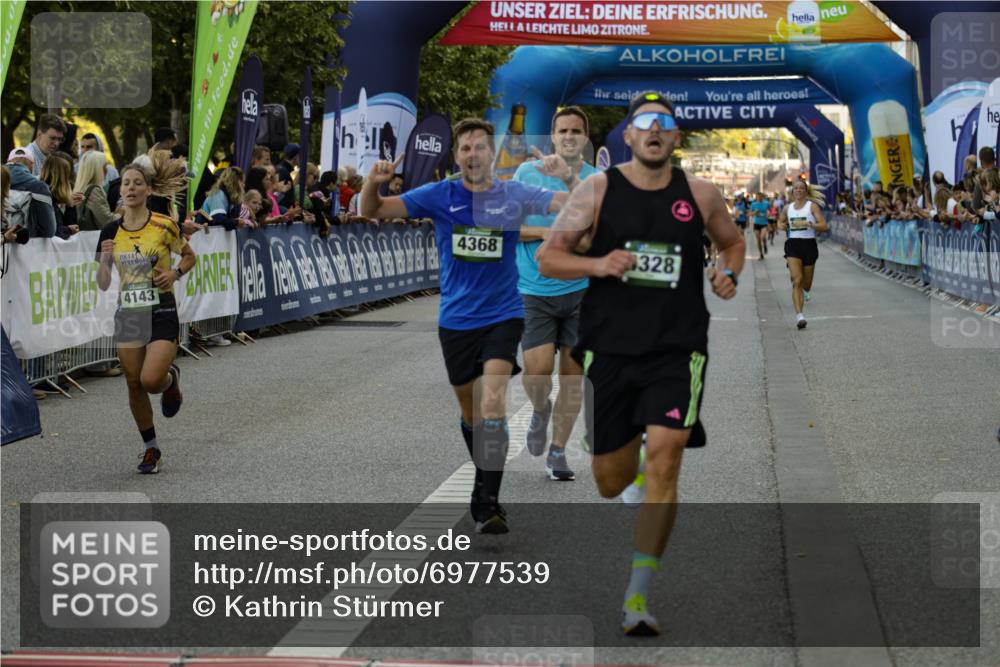 01.09.2024 - BARMER Alsterlauf Kathrin Stürmer Photography http://msf.ph/oto/6977539 01.09.2024 09:45:15 Ziel 2263, 3474, 3520, 3545, 4143, 4328, 4368, 4493, 5151, 5290, 8099 meine-sportfotos.de