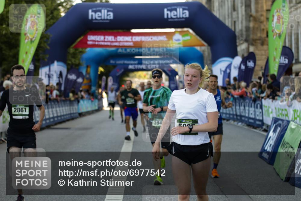 01.09.2024 - BARMER Alsterlauf Kathrin Stürmer Photography http://msf.ph/oto/6977542 01.09.2024 09:46:08 Ziel 2043, 2495, 2528, 2861, 2926, 3225, 3941, 4326, 4400, 4776, 4796, 4839, 5005, 5024, 5203 meine-sportfotos.de