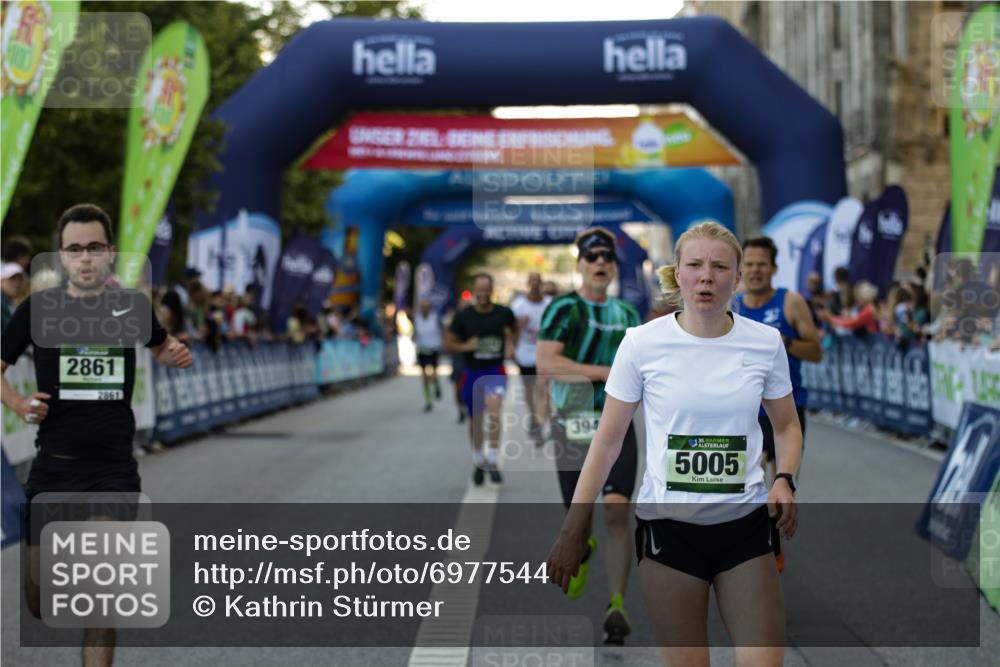01.09.2024 - BARMER Alsterlauf Kathrin Stürmer Photography http://msf.ph/oto/6977544 01.09.2024 09:46:08 Ziel 2043, 2495, 2528, 2861, 2926, 3225, 3941, 4326, 4400, 4776, 4796, 4839, 5005, 5024, 5203 meine-sportfotos.de